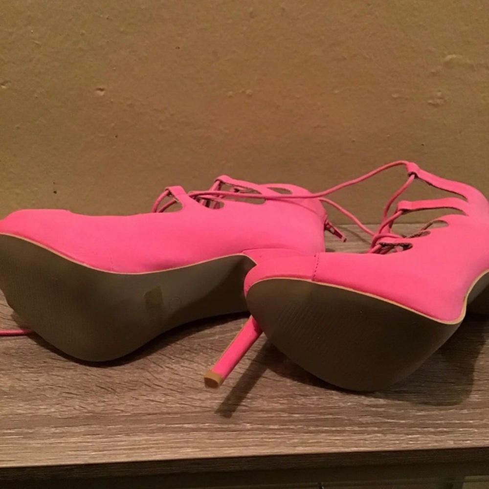 Shoes - Picture 6 of 7
